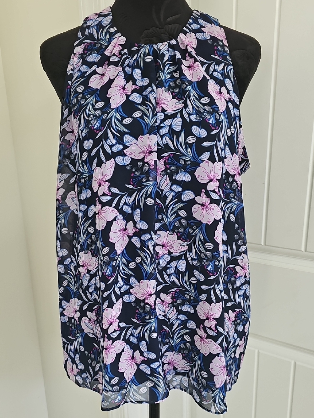 Vince Camuto Navy Floral Sleeveless Top, Size Medium